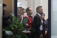 1760355547333-potret-nadiem-makarim-jadi-tersangka-kasus-korupsi-laptop-rp-2-triliun-1756979867112_169