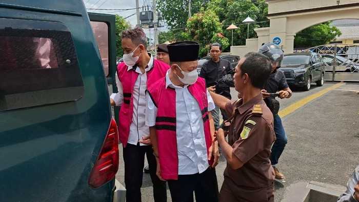 1760614828083-mantan-bupati-lampung-utara-dawam-rahardjo-1760599880060_169