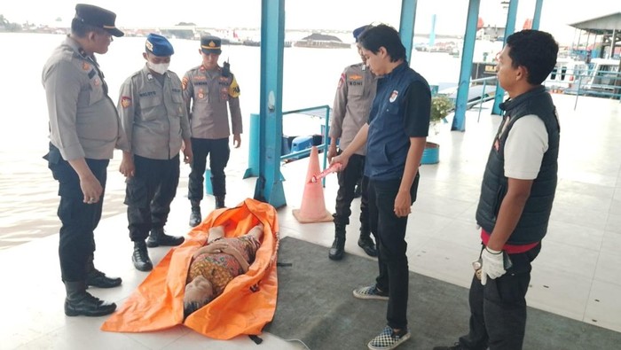 1761391884246-mayat-di-sungai-musi-1761388337872_169