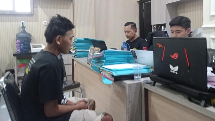 1761456818904-pemuda-jember-yang-memerkosa-mahasiswi-korban-sempat-mengadu-ke-kades-tapi-malah-disarankan-menikahi-pelaku-1761398220450_169