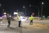 1761478424310-polisi-saat-olah-tkp-kecelakaan-maut-di-muba-1761459980230_169