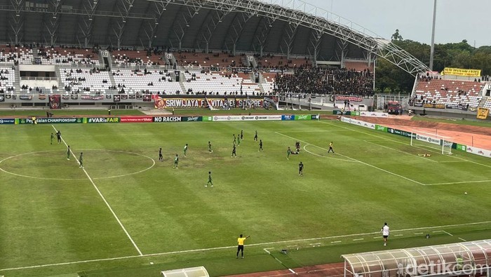 1761500209418-pertandingan-sriwijaya-fc-melawan-bekasi-city-di-jsc-palembang-1761480204003_169