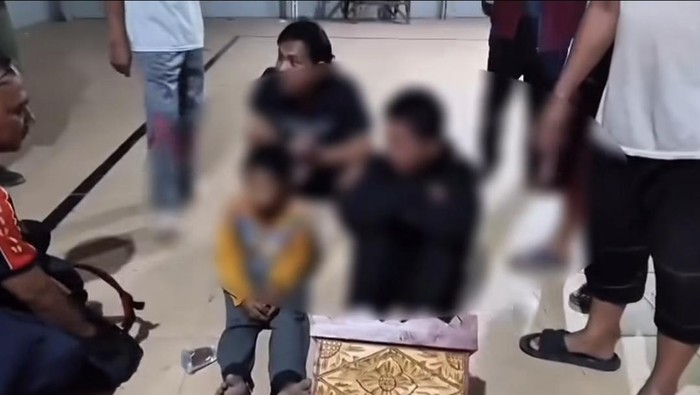 1761543475459-tangkap-layar-video-remaja-diamankan-saat-hendak-curi-kotak-amal-di-musala-palembang-1761487926492_169