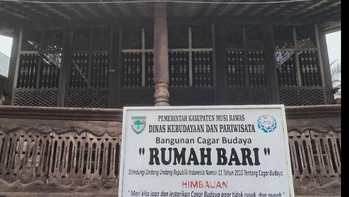 1761586656608-rumah-bari-di-kecamatan-stl-ulu-terawas-yang-ditetapkan-sebagai-cagar-budaya-1761563212605_169