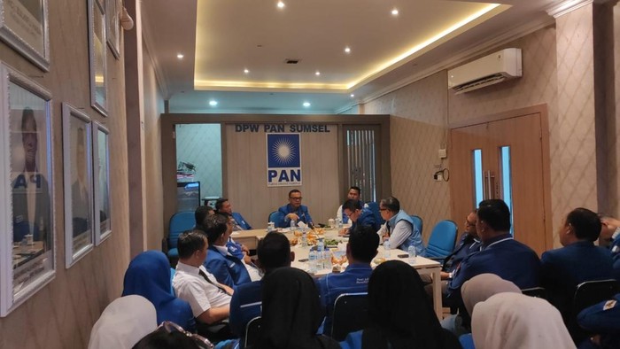 1761651601045-rapat-dpw-pan-sumatera-selatan-1761636058182_169
