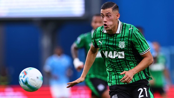 1761672806280-jay-idzes-sassuolo-vs-lazio-serie-a-liga-italia-1757911031261_169