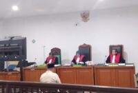 1761716447033-mantan-kades-lirik-okimengikuti-sidang-tuntutan-di-pengadilan-tipikor-palembang-1761701289695_169