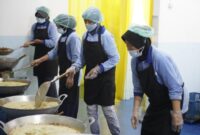 1761737948764-proses-memasak-dan-mengolah-di-dapur-sppg-polres-lubuklinggau-1761710721034_169