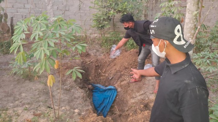 1761824709778-penemuan-mayat-pria-terbungkus-terpal-di-perawang-siak-riau-dok-polres-siak-1761791873032_169
