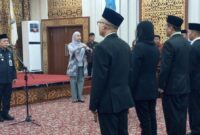 1761866579376-al-haris-saat-lantik-4-pejabat-eselon-ii-hasil-lelang-jabatan-1761837074861_169