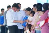 1761889330864-herman-deru-saat-memberikan-bantuan-kepada-masyarakat-ogan-ilir-1761837868796_169