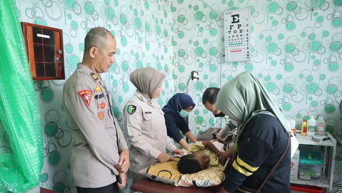 1761910736616-polres-banyuasin-menggelar-khitanan-gratis-setiap-jumat-1761901922974_169