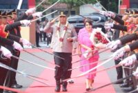 1761910844595-irjen-viktor-t-sihombing-resmi-menjabat-kepala-kepolisian-daerah-kapolda-bangka-belitung-babel-hari-ini-viktor-tiba-di-mapolda-1761888745308_169