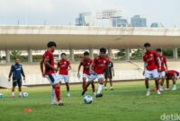 1762170024185-httpschatgptcomc68ef52a3-94bc-8320-bd78-757c7b42d07etextbersemangat20dengan20judul3a-garuda20muda20panaskan20mesin2c20timnas20-1760523570331_169