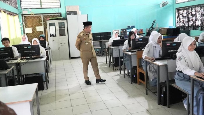 1762234823966-gubernur-jambi-al-haris-1762171733807_169