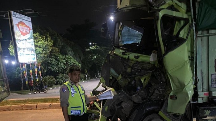 1762429599490-kecelakaan-beruntun-1762393837272_169