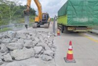 1762494319544-perbaikan-jalan-tol-lampung-1762422719130_169