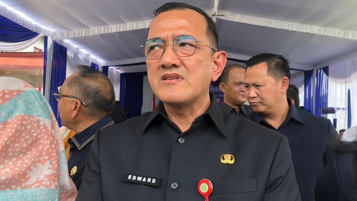 1762494357275-sekretaris-daerah-sumsel-edward-candra-1762424442217_169