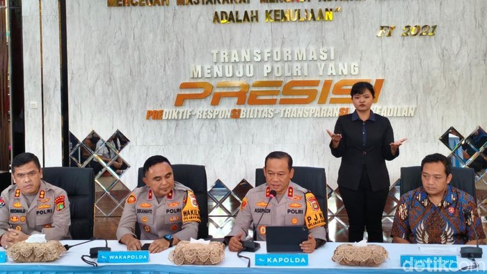 1762515521282-konferensi-pers-polda-metro-jaya-soal-kasus-tuduhan-ijazah-palsu-jokowi-1762487376388_169