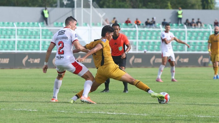 1762579963195-pertandingan-bhayangkara-fc-melawan-bali-united-1762566536170_169