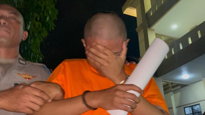 1762580030139-bripda-waldi-usai-menjalani-sidang-etik-1762564041336_169