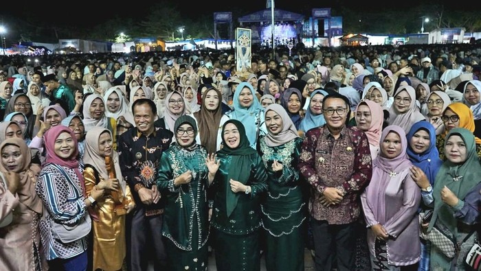 1762623473564-penutupan-jambore-pkk-dan-pasar-rakyat-di-kota-sungai-penuh-1762595222249_169