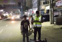 1762623516849-polisi-saat-melakukan-olah-tkp-di-lokasi-kecelakaan-1762591162968_169