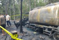 1762709763384-mobil-angkur-bbm-terbakar-1762682668114_169