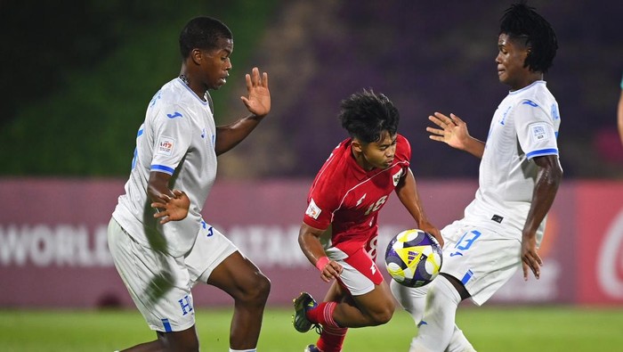 1762947561525-garuda-muda-bangkit-indonesia-u-17-taklukkan-honduras-di-piala-dunia-1762827234424_169