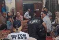 1763012723251-suasana-rumah-duka-bocah-sd-di-lubuklinggau-yang-tewas-tenggelam-1762947634525_169