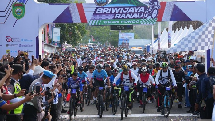 1763227790043-gubernur-sumsel-herman-deru-mengikuti-sriwijaya-ranau-gran-fondo-srgf-2025-di-oku-selatan-1763219037267_169