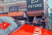 1763292923873-polisi-saat-olah-tkp-di-toko-handphone-di-bandar-lampung-1763262204926_169