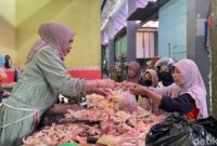 1763314282769-harga-daging-dan-telur-ayam-di-lamongan-melonjak-1740370164719_169