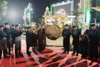 1763335445479-gubernur-jambi-al-haris-dalam-pembukaan-mtq-ke-54-di-muaro-jambi-1763296810871_169