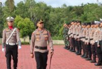 1763444243503-kapolres-bangka-barat-babar-akbp-pradana-aditya-nugraha-cek-pasukan-di-mapolres-1763424545839_169