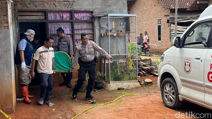 1763723142758-jasad-korban-saat-dievakuasi-ke-rumah-sakit-1763713801259_169