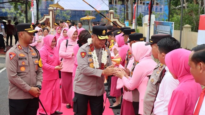 1763723143240-kapolda-babel-irjen-viktor-t-sihombing-didampingi-oleh-kapolres-babar-akbp-pradana-aditya-nugraha-1763697605135_169