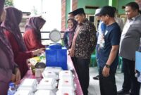 1763852695490-walkot-jambi-maulana-saat-meresmikan-sekretariat-rt-16-menjadi-kampung-bahagia-1763823635257_169