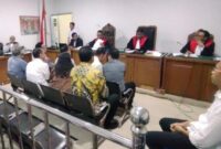 1764003933452-sidang-korupsi-proyek-pasar-cinde-kembali-digelar-dengan-menghadirkan-sejumlah-saksi-1763989091077_169