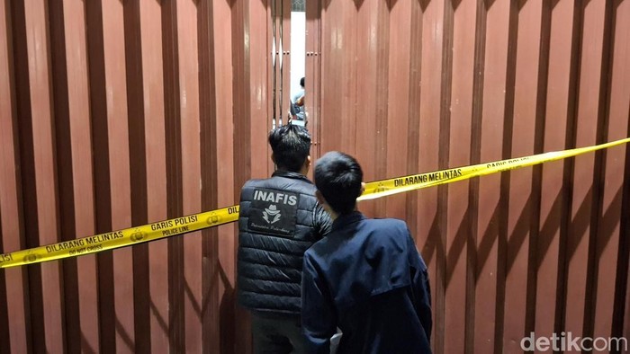 1764133563461-lokasi-kejadian-pasutri-yang-diduga-menjadi-korban-perampokan-di-palembang-1764115714050_169