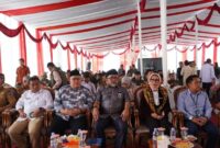 1764155171554-sekda-jambi-sudirman-bersama-stakeholder-lainnya-saat-pelepasan-ekspor-pinang-1764127635388_169