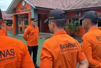 1764284688299-basarnas-bengkulu-secara-resmi-memberangkatkan-tim-rescue-untuk-mendukung-operasi-sar-di-sumbar-1764244423698_169