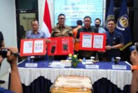 1764435951271-imigrasi-kelas-i-palembang-merilis-wna-asal-pakistan-yang-melanggar-izin-tinggal-di-sumsel-1764398431747_169