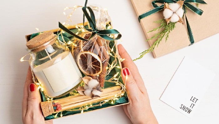 1764565657236-ilustrasi-hampers-natal-1_169