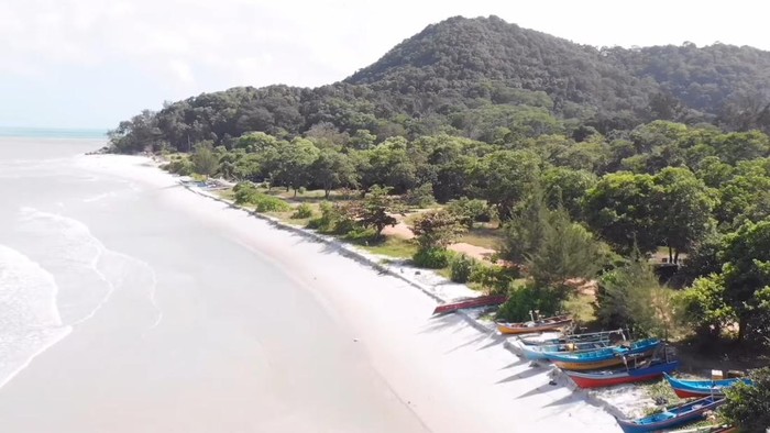 1764608795516-wisata-pantai-tanjung-berikat-di-bangka-tengah_169