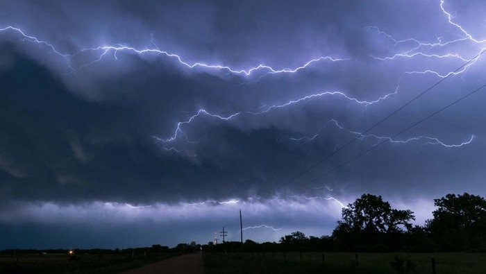 1764738383825-eureka-waspada-cuaca-ekstrem_169