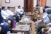 1764760010139-bupati-muaro-jambi-bambang-bayu-suseno-bersama-dengan-rektor-uin-jambi-dalam-membahas-kerja-sama-lintas-sektor-1764730972494_169