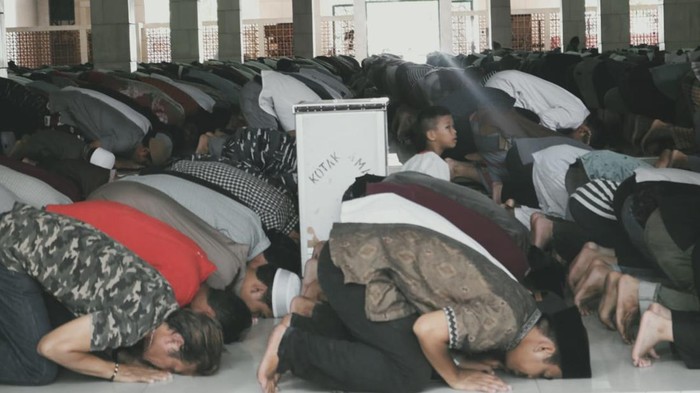 1764803121201-ilustrasi-sholat_169