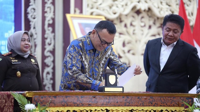 1764997570412-bupati-empat-lawang-joncik-muhammad-melakukan-tandatangan-nota-kesepahaman-antara-pemerintah-provinsi-sumatera-selatan-kejaksa-1764949765146_169