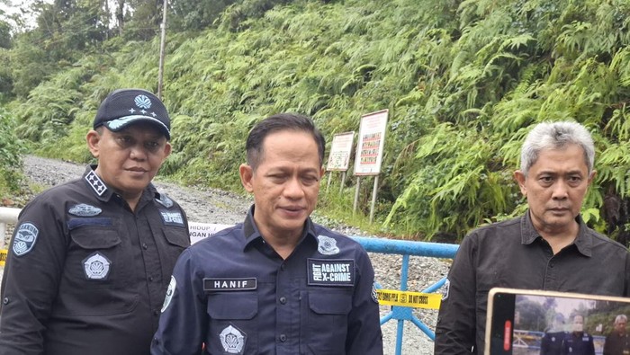 1765019147314-menteri-lingkungan-hidupkepala-badan-pengendalian-lingkungan-hidup-klhbplh-hanif-faisol-nurofiq-1764990114043_169